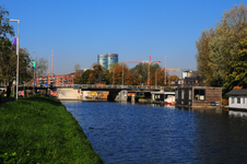903666 Gezicht op de Balijebrug over het Merwedekanaal te Utrecht, vanaf de Kanaalweg.